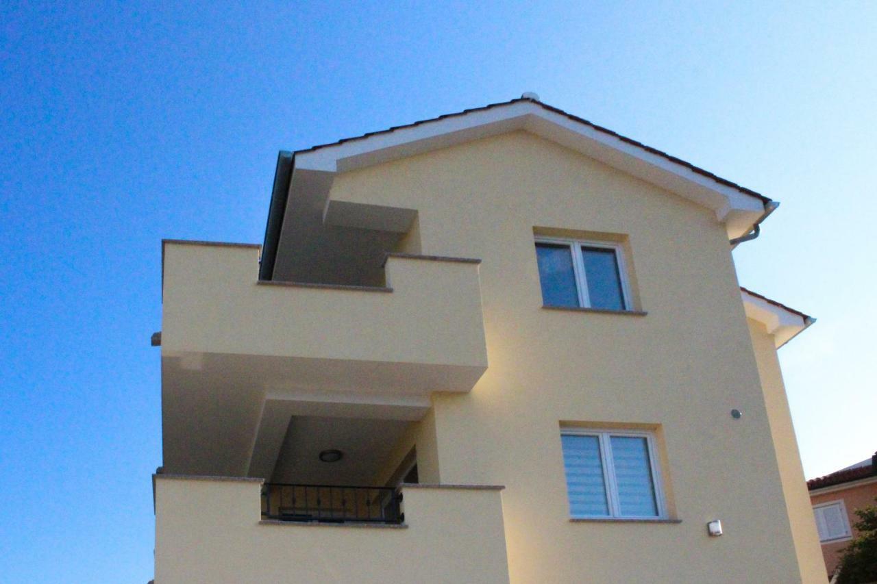 Apartmani Marin Vrbnik Exteriör bild